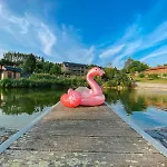 Dom wakacyjny S Vlastnim Koupanim A Rozlehlou Zahradou
