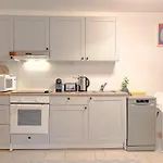 S Vlastnim Koupanim A Rozlehlou Zahradou