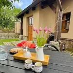 S Vlastnim Koupanim A Rozlehlou Zahradou Dom wakacyjny Varvazov