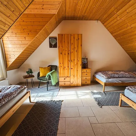 Casa de Férias S Vlastním Koupáním A Rozlehlou Zahradou