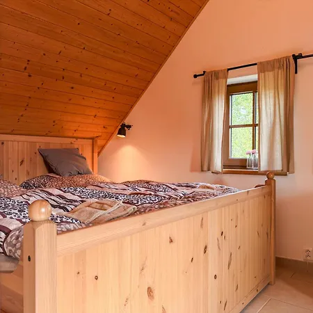 Casa de Férias S Vlastním Koupáním A Rozlehlou Zahradou