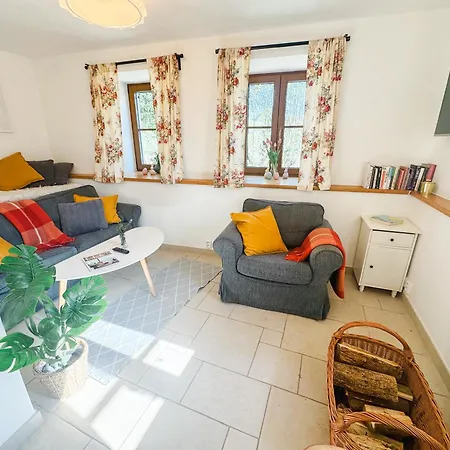 S Vlastním Koupáním A Rozlehlou Zahradou Casa de Férias Varvazov