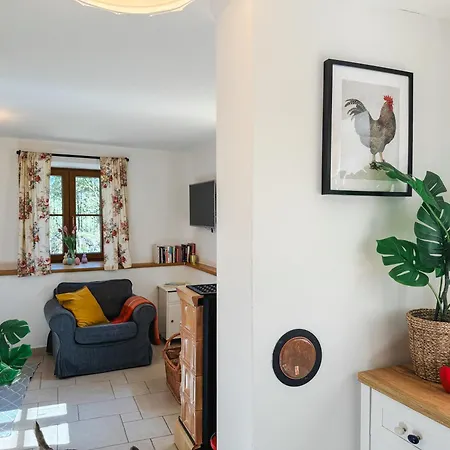 S Vlastním Koupáním A Rozlehlou Zahradou *