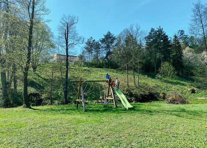S Vlastnim Koupanim A Rozlehlou Zahradou *